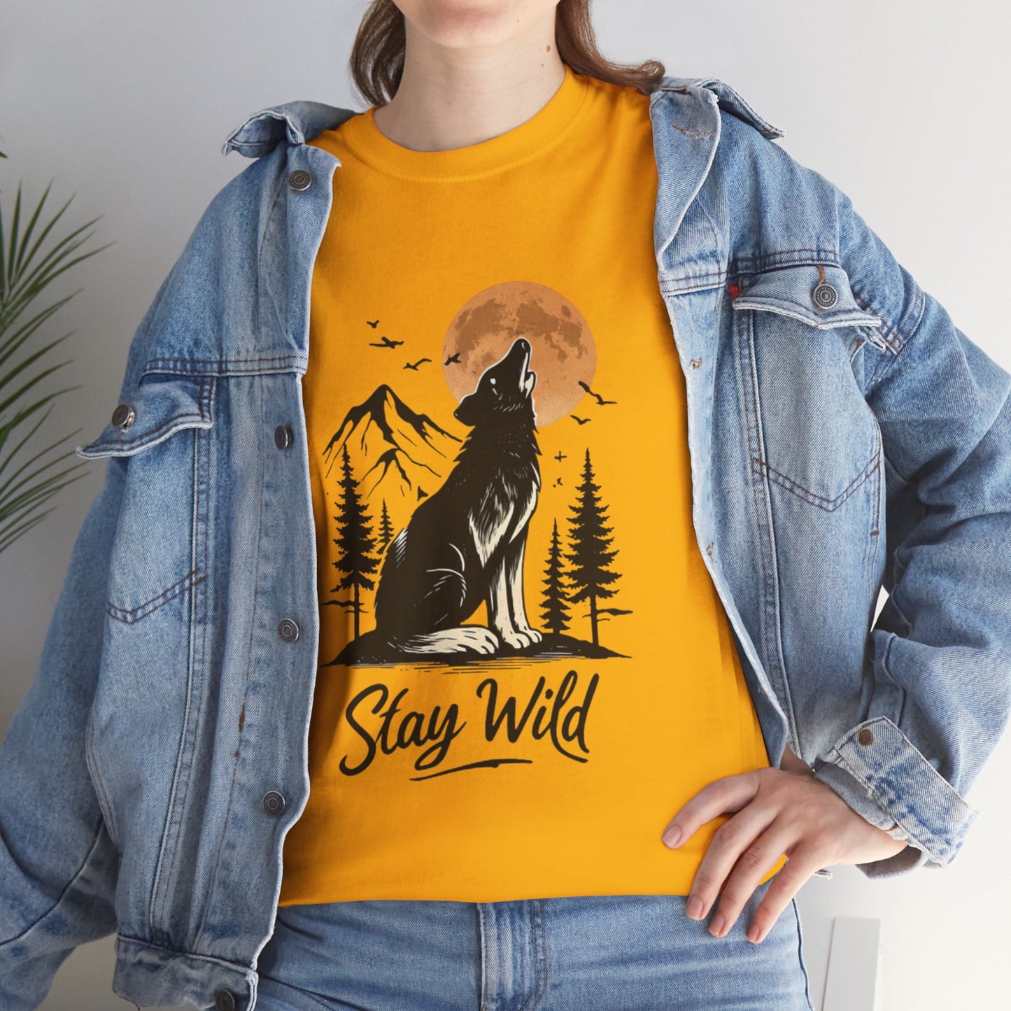 Howling Wolf Stay Wild Shirt – Aesthetic Nature Tee for Outdoor Lovers & Adventure Souls